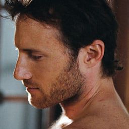 Christopher Stills 飾演 Alexander Child