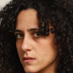 Mariam Basha 飾演 Noor