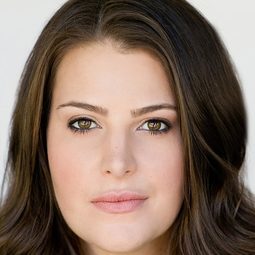 Molly Haldeman - 馬里布救生營演員 飾演Jeffy's Mom