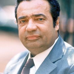 Vladimír Menšík 飾演 School Janitor