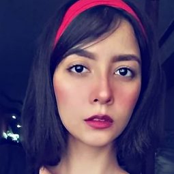 Jana Salah - 槍聲演員 飾演الممرضة