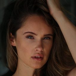 Kristy Dawn Dinsmore 飾演 Young April