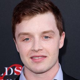 諾爾·費雪 飾演 Tom