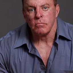 內維爾·亞肯伯特 飾演 Gerald