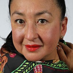 C.C. DeNeira 飾演 Mrs. Rodriguez