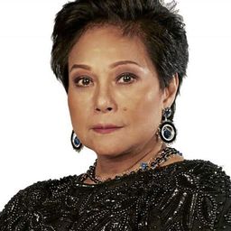 Nora Aunor 飾演 Mara