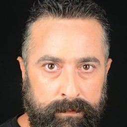 Murat Göktepe 飾演 Dursun