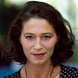 Mária Varga 飾演 Zsóka