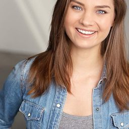 Christy St. John 飾演 