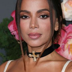 安妮塔 飾演 Self