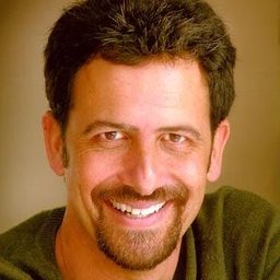 拉什·費加 飾演 Paramedic #2