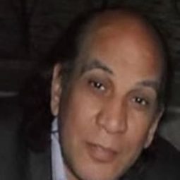 Muneer Makram 飾演 شبيطة فرجانى