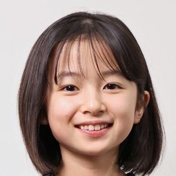 白山乃愛 飾演 Young Akari Shinohara