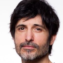 Aitor Beltrán 飾演 Pedro