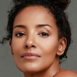 艾拉·湯瑪斯 - 絕望之路演員 飾演Sarah Magee