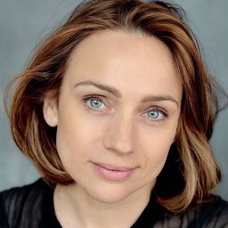 Amanda Ryan 飾演 Tina Shaw