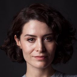 巴辛·比耿 - 爸爸的小提琴演員 飾演Suna