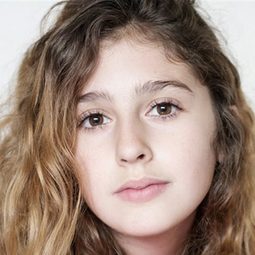 Malonn Lévana - Cheba Louisa演員 飾演Zoe