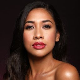 Teuira Shanti Napa 飾演 Chiefess Kapiolani