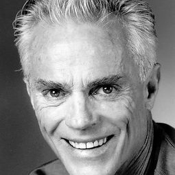 Harold Hopkins - 嬰兒轉孕站演員 飾演Grave Digger