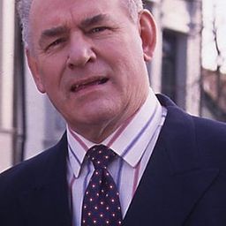 Tony Caunter 飾演 Jackson