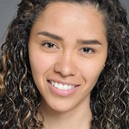 Caraly Sánchez 飾演 Paty