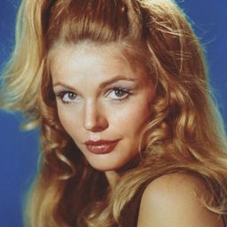 Karen Jensen 飾演 Sandra Carter