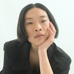 Yasmin Thin Qi - 消失的兄長演員 飾演Jovem chinesa