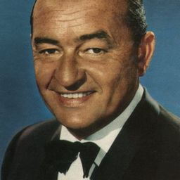 Freddy Martin 飾演 Pianist