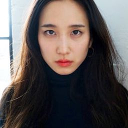 Alyssa Kim 飾演 Diane