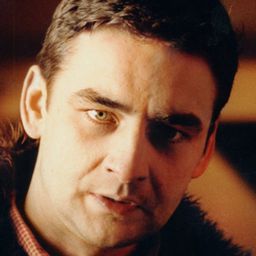 Robert Gonera - 被遺忘的愛演員 飾演Chief of Police