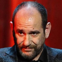 卡拉·艾勒哈帝 - 神聖足球隊演員 飾演Munilla