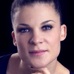 Christine Gjerulff - 疾走馬丁演員 飾演Anne Marie