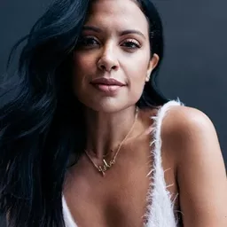 Mirtha Michelle 飾演 Layla