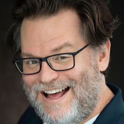 Kirk White 飾演 Charles