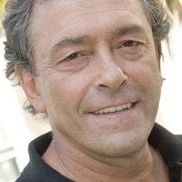 Helio Pedregal - 對她有話兒演員 飾演Alicia's Father