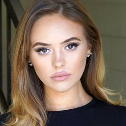 Calli Taylor 飾演 Alys