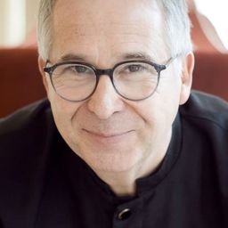 Bertrand de Billy 飾演 Self - Conductor