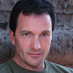 Al Bandiero 飾演 Frank Martin