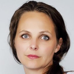 Cecilie A. Mosli - 奧海姆一家演員 飾演Sara Orheim