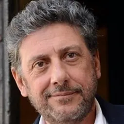 Sergio Castellitto 飾演 Vincenzo