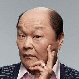 Henry Yuk 飾演 Self