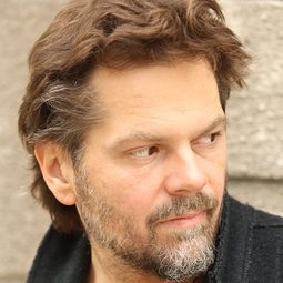 Florin Piersic Jr. - 叛逆美聲演員 飾演Roger Kranz