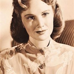 Marissa O'Brien 飾演 Maria Marek