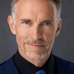 Carl Wharton - 招魂修道院演員 飾演Farmer