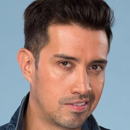 Héctor Morales - 不甜馬丁娜演員 飾演Young Man