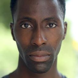 Joey Akubeze 飾演 Labourer