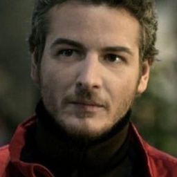 Eduard Gabia 飾演 Gabriel