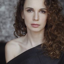 Emanuela Fanelli 飾演 1a Smandrappata