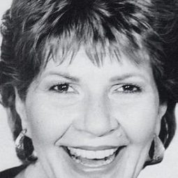 Mickie McGowan 飾演 Additional Voices (voice)